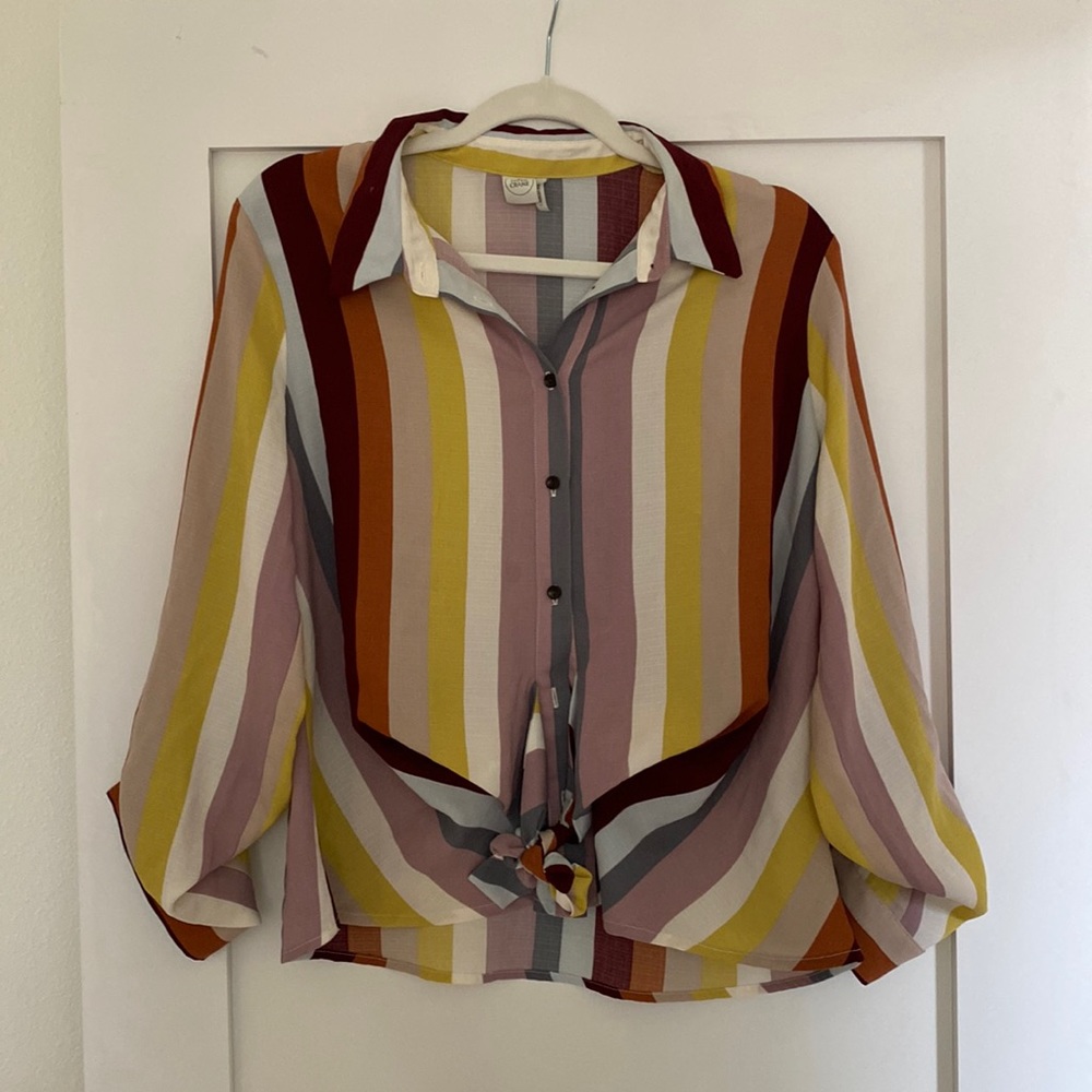 Paper crane brand,  retro button down blows in excellent condition.